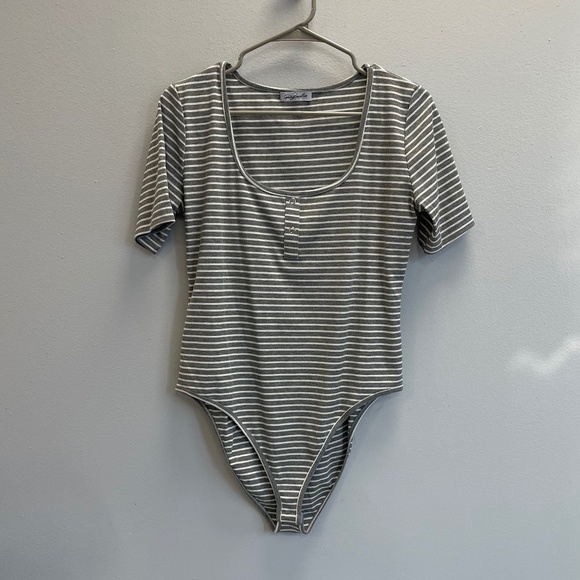 Magnolia Boutique Grey and White Stripe Short Sleeve Bodysuit - Size Large - Picture 1 of 4